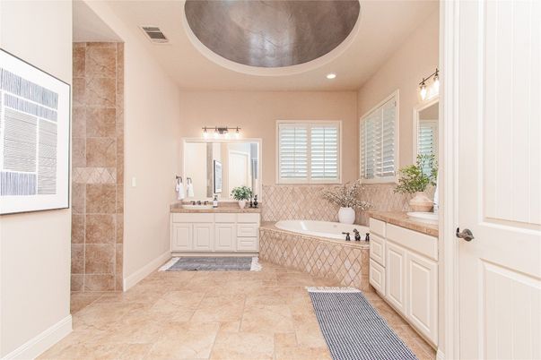 Bathroom, Dual Sink Vanities, Interior, Recessed Lighting