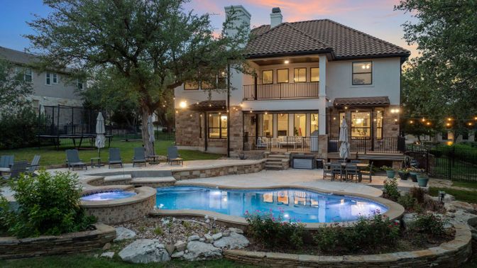 Exterior, Playground, Pool
