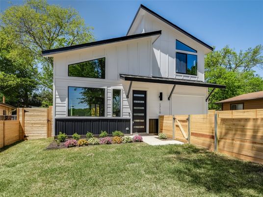 Backyard, Exterior, Facade, Farmhouse