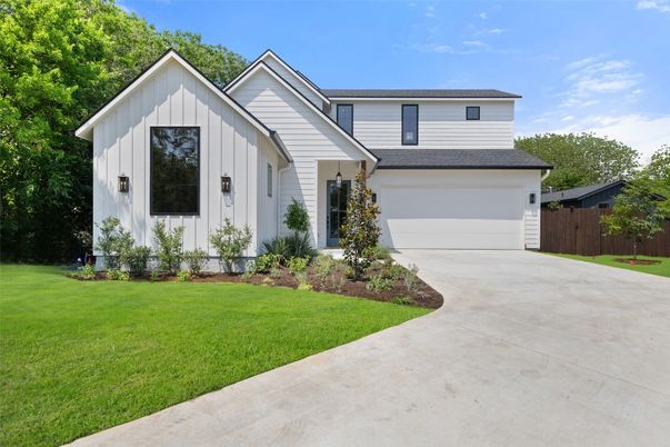 Attached, Exterior, Facade, Farmhouse