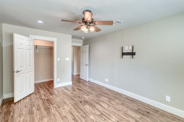 Empty room, Interior, Recessed Lighting, Wood Texture Flooring