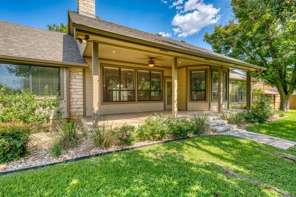 Exterior, Facade, Ranch