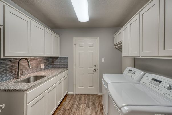 Interior, Washer, Wood Texture Flooring