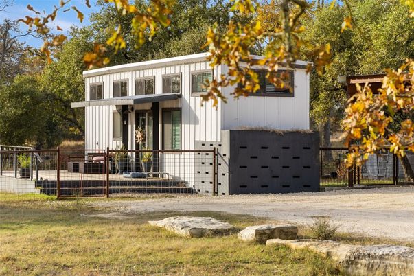 Attached, Exterior, Facade, Modern