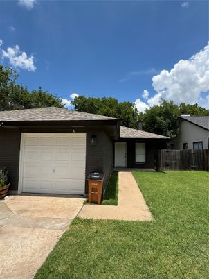 Attached, Exterior, Facade, Ranch
