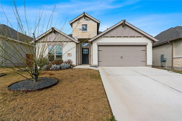 Attached, Exterior, Facade, Ranch