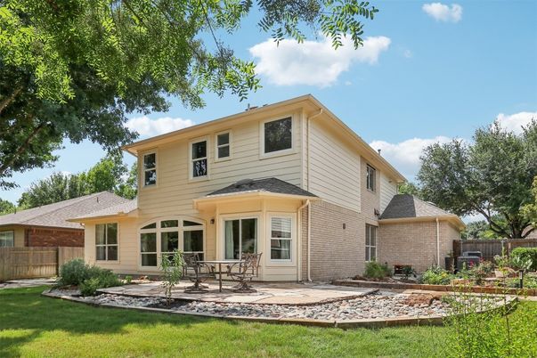Exterior, Facade, Brick Facade, Farmhouse