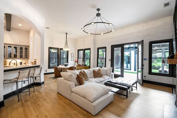 Dining room, Interior, Living room, Pendant Lights, Recessed Lighting, Wood Texture Flooring