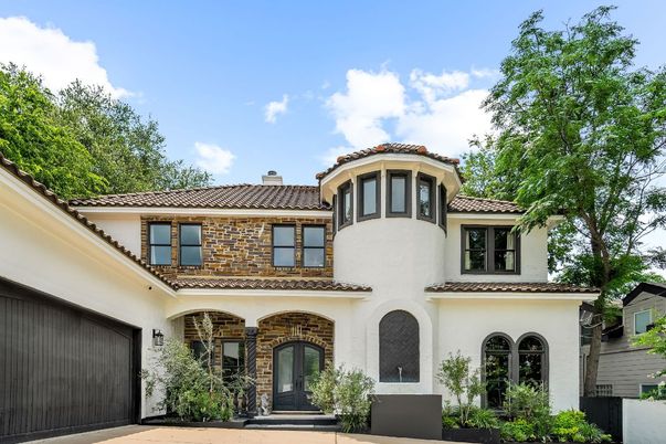 Attached, Exterior, Facade, Mediterranean