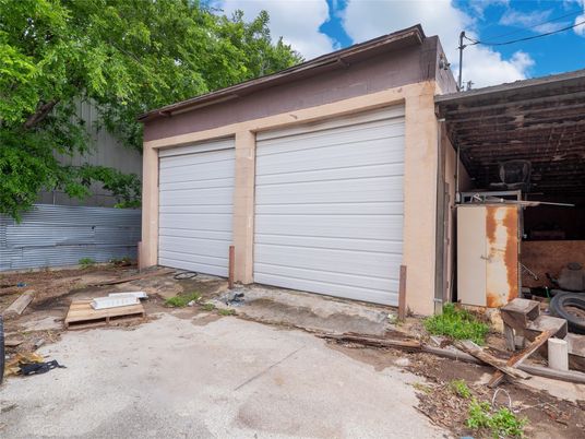 Detached Garage, Exterior
