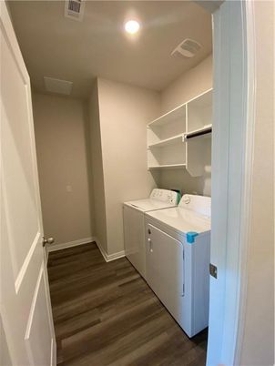 Interior, Recessed Lighting, Washer, Wood Texture Flooring