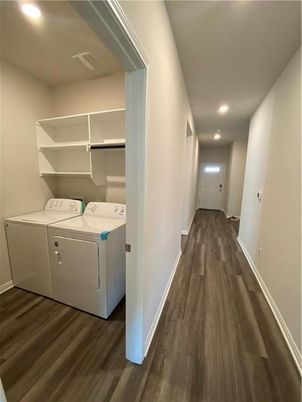 Interior, Recessed Lighting, Washer, Wood Texture Flooring