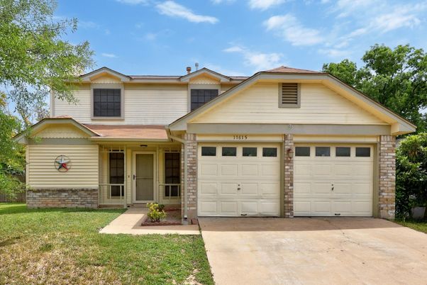 Attached, Exterior, Facade, American Craftsman