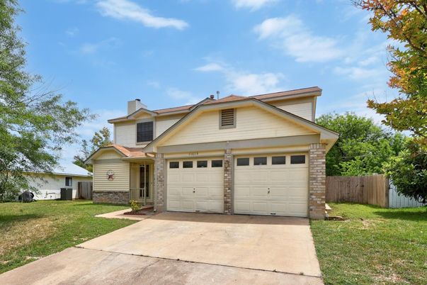 Attached, Exterior, Facade, American Craftsman