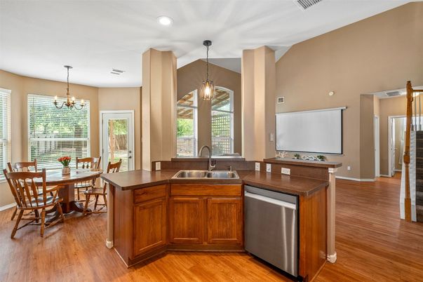 Chandelier, Dining room, Interior, Kitchen, Pendant Lights, Recessed Lighting, Wood Texture Flooring