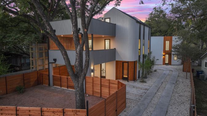 Exterior, Facade, Modern
