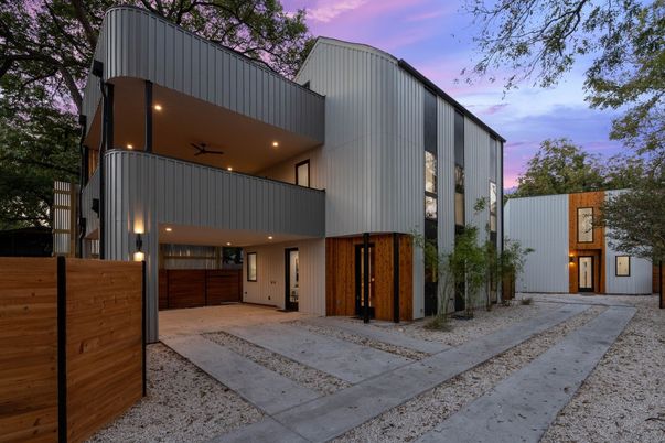 Exterior, Facade, Modern