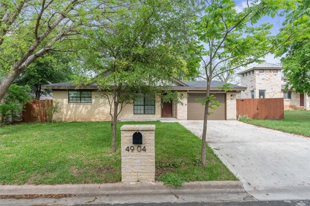 Attached, Exterior, Facade, Ranch