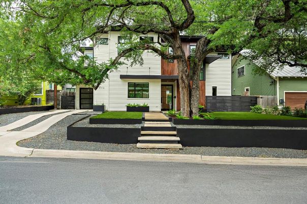 Exterior, Facade, Modern