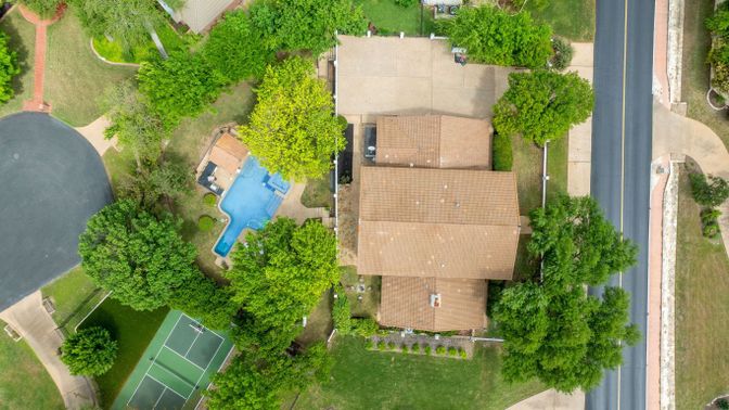 Exterior, Drone