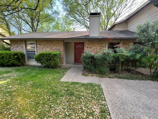 Exterior, Facade, Brick Facade, Ranch