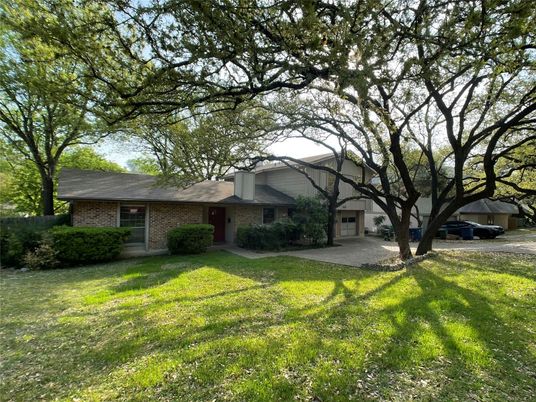 Backyard, Exterior, Facade, Brick Facade, Ranch
