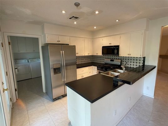 Interior, Kitchen, Recessed Lighting, Washer