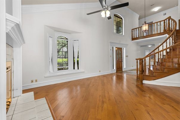 Interior, Pendant Lights, Recessed Lighting, Wood Texture Flooring