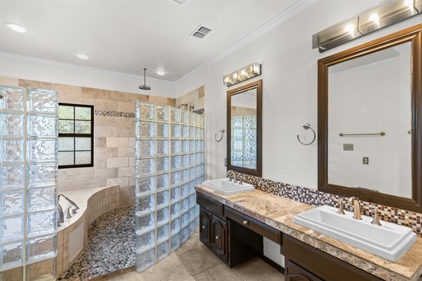 Bathroom, Dual Sink Vanities, Interior, Recessed Lighting