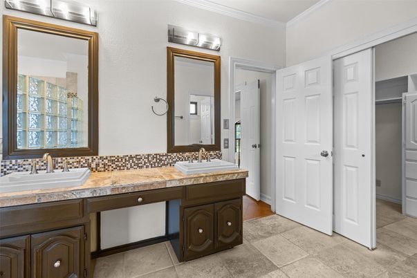 Bathroom, Dual Sink Vanities, Interior