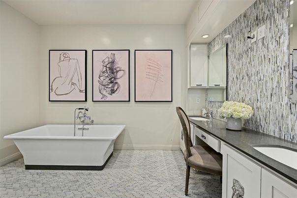 Bathroom, Dual Sink Vanities, Free Standing Baths, Interior, Recessed Lighting