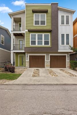 Attached, Exterior, Facade, Rowhouse