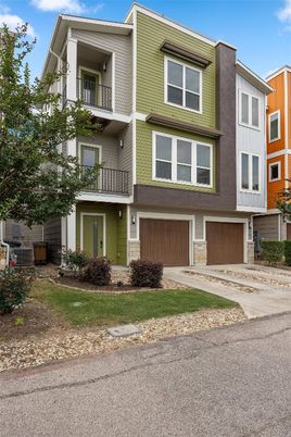 Attached, Exterior, Facade, Rowhouse