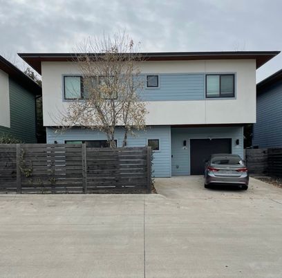 Attached, Exterior, Facade, Raised Ranch