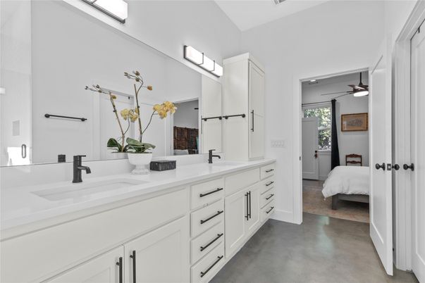 Bathroom, Bedroom, Dual Sink Vanities, Interior