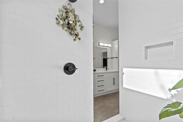 Bathroom, Interior, Recessed Lighting