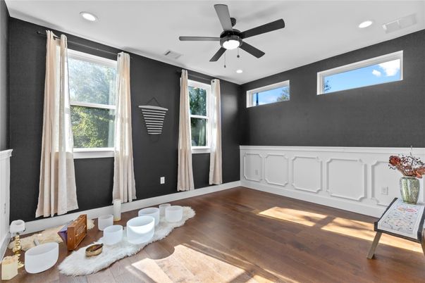 Empty room, Interior, Recessed Lighting, Wood Texture Flooring