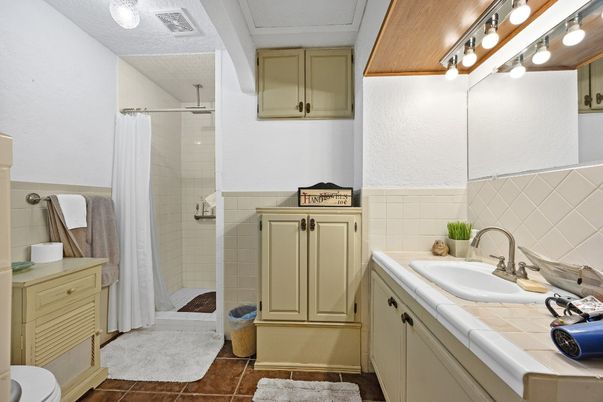 Bathroom, Interior, Tile Countertops