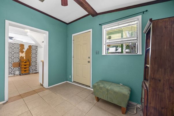 Empty room, Interior, Wooden Beams