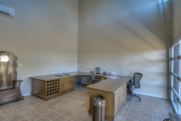 Home Office, Interior