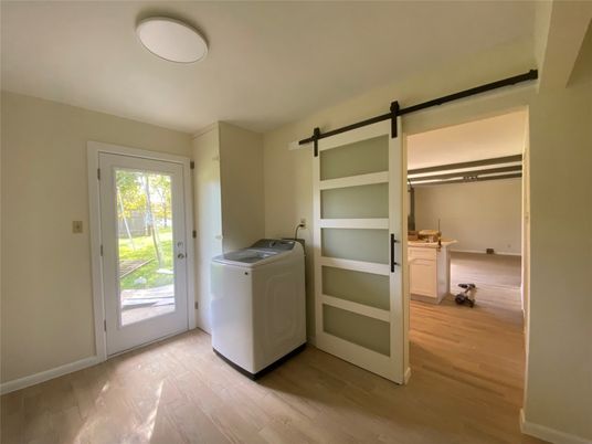 Interior, Washer, Wood Texture Flooring