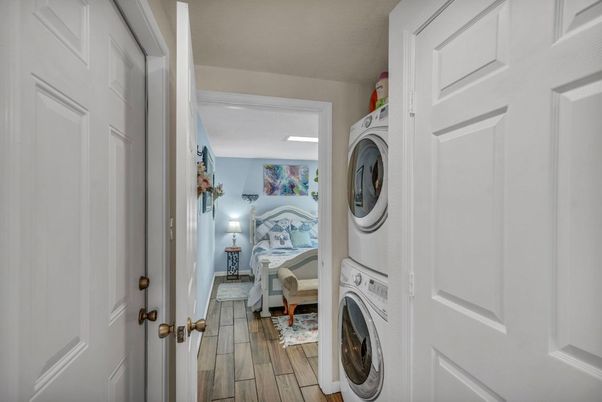 Interior, Utility Closets, Washer, Wood Texture Flooring