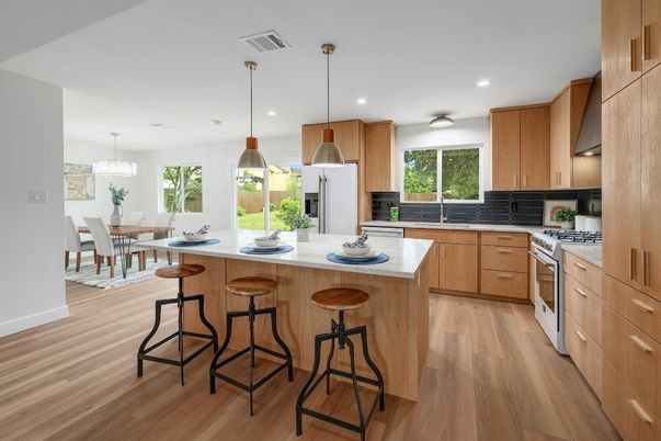 Chandelier, Dining room, Interior, Kitchen, Pendant Lights, Recessed Lighting, Wood Texture Flooring