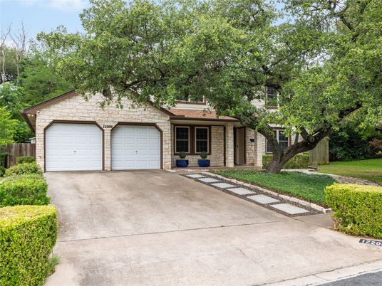 Attached, Exterior, Facade, Brick Facade, Ranch