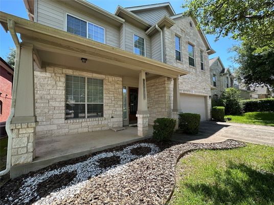 Attached, Exterior, Facade, American Craftsman