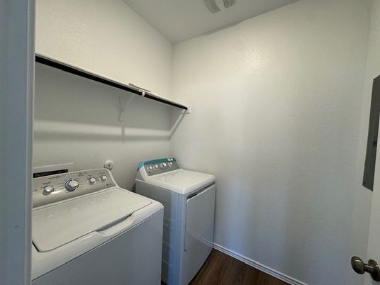 Interior, Washer, Wood Texture Flooring