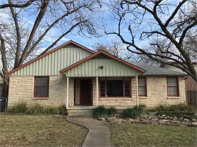 Backyard, Exterior, Facade, Brick Facade, Ranch