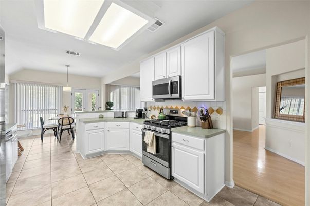 Dining room, Interior, Kitchen, Pendant Lights, Wood Texture Flooring