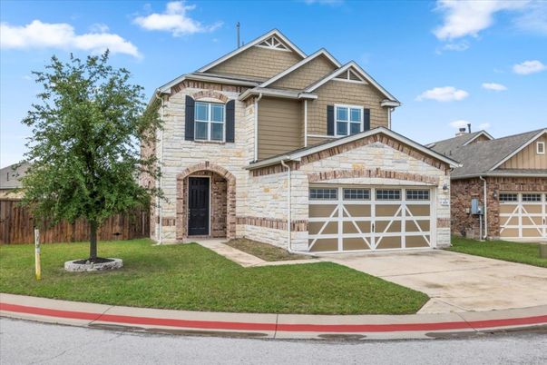 Attached, Exterior, Facade, American Craftsman