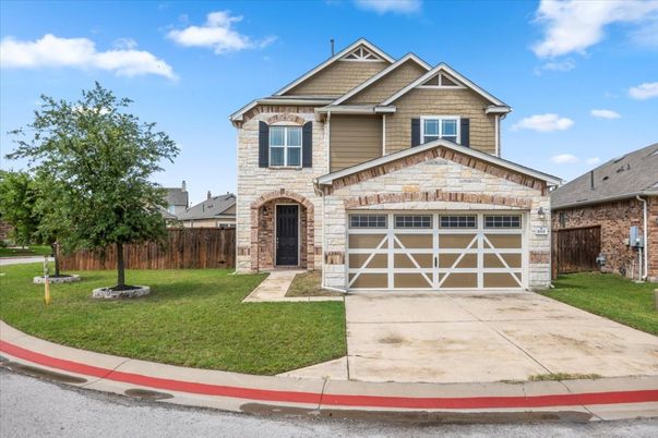 Attached, Exterior, Facade, American Craftsman